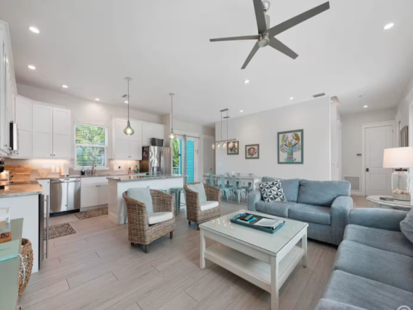 Luxurious Beach Getaway on Anna Maria Island Steps to Beach